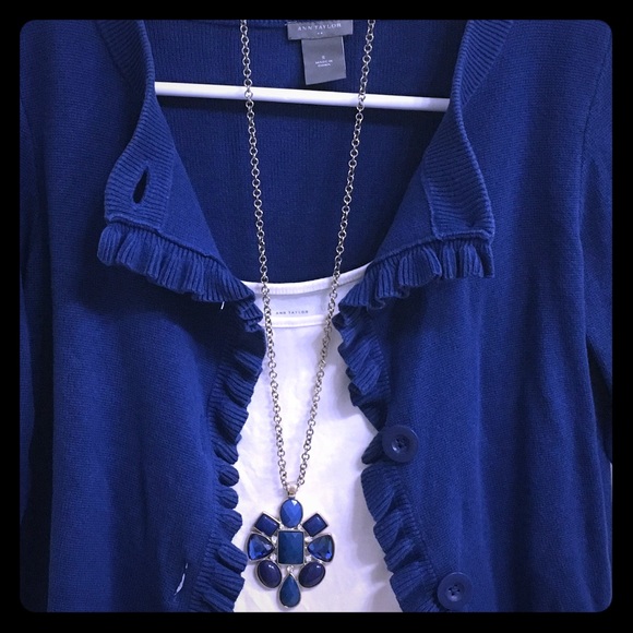 White House Black Market Jewelry - 3/$30 Gorgeous blue pendant necklace